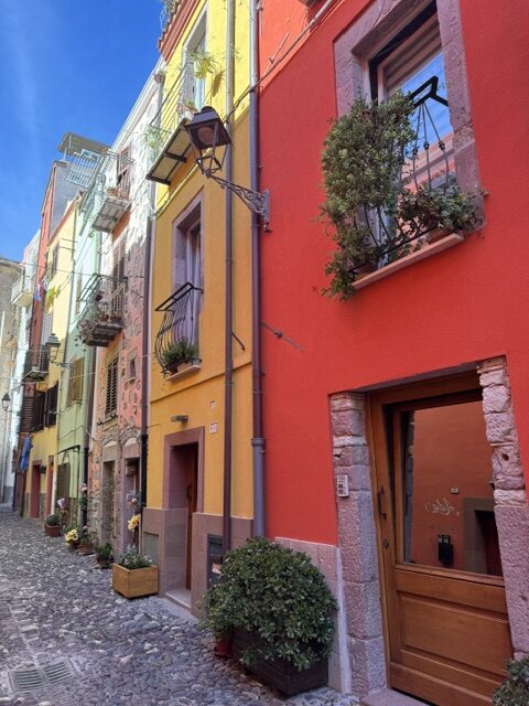 Bosa street Sardinie reizen met Sardo Experience