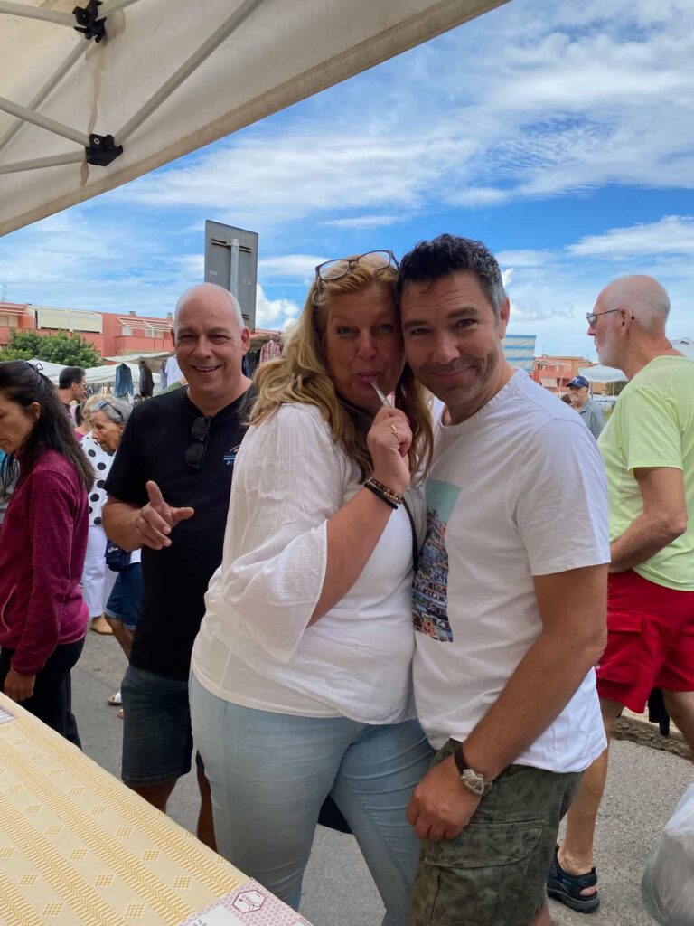 Sardijnse honing proeven op de markt met Sardo Experience Sardinie reizen.
