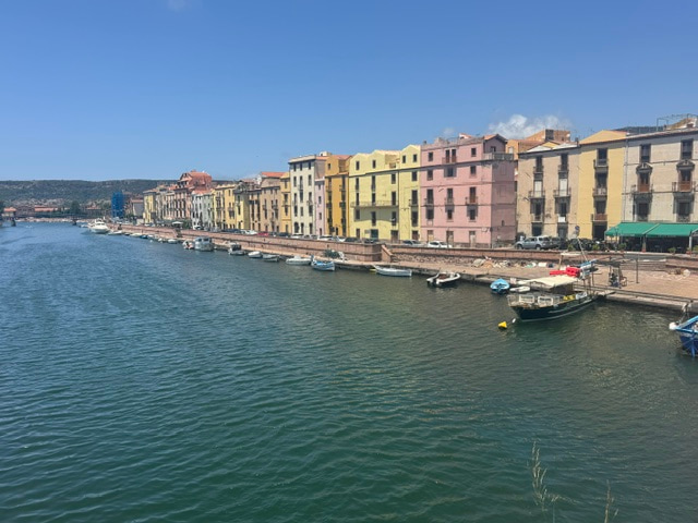bosa rivier temo Sardinie reizen.