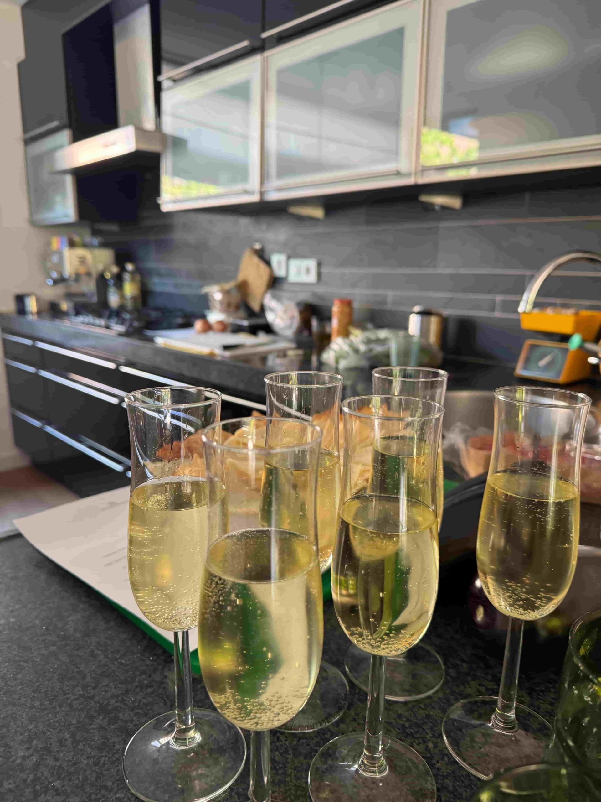 aperitivo bij familie uitje of vriendenuitje met Italiaanse Sardijnse kookworkshop aan huis