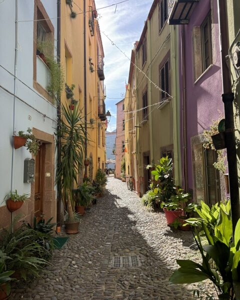 Bosa street wandeling in kleurrijkste stadje van Sardinie met Sardo Experience
