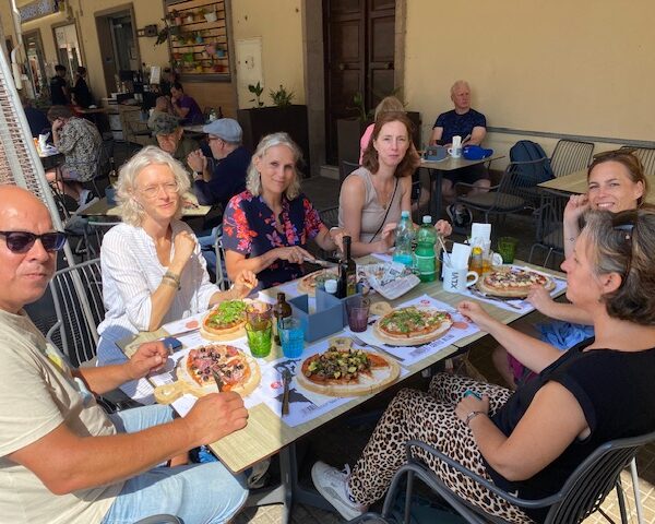 bruschetta tijdens alghero excursie met sardo experience sardinie reizen