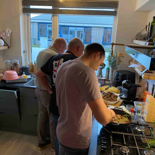 Italiaanse kookworkshop thuis met thuiskok van Sardo Experience als leuk familie uitje of vrienden uitje